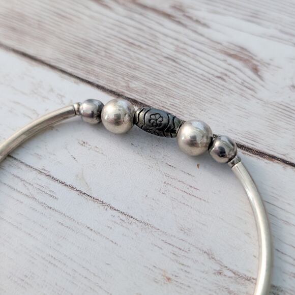 Stretch Bracelet Silver Tone with Cherub Charm - Picture 4 of 8